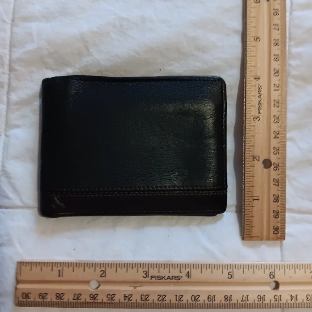 Perry Ellis Wallet - Picture 4 of 6